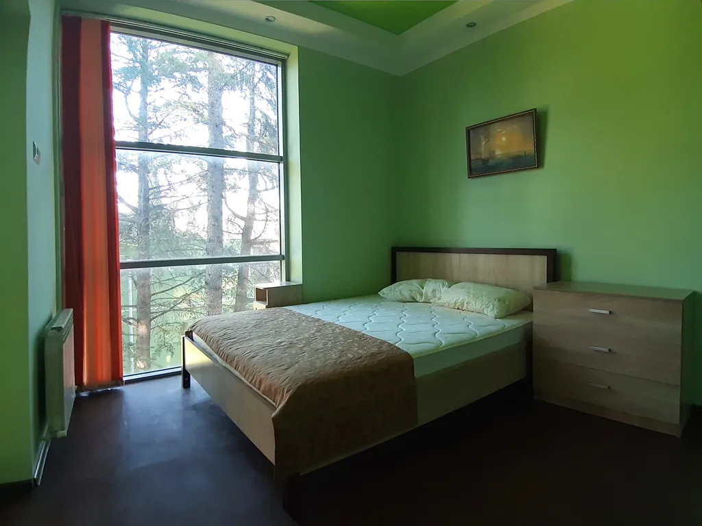 Трехкомнатная с балконом