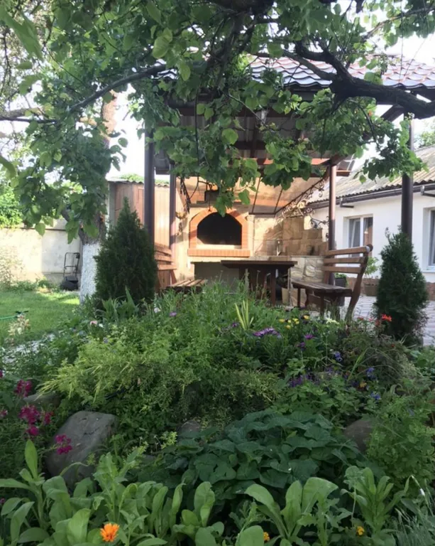 Уютный домик на тихой улице