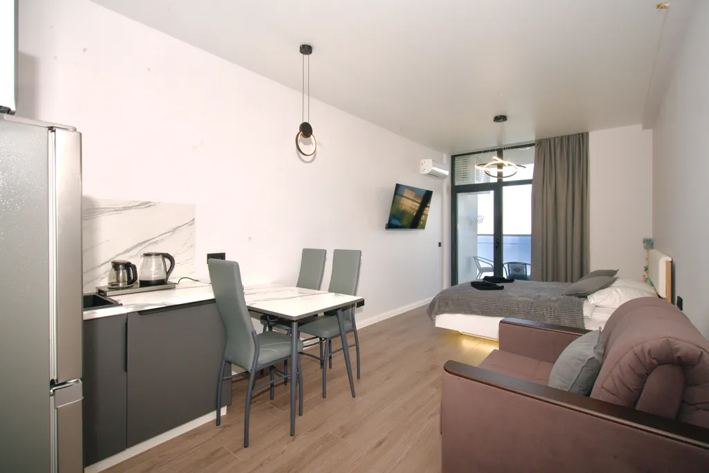 Дизайнерская студия Ls-steel love с видом на море с 13 этажа