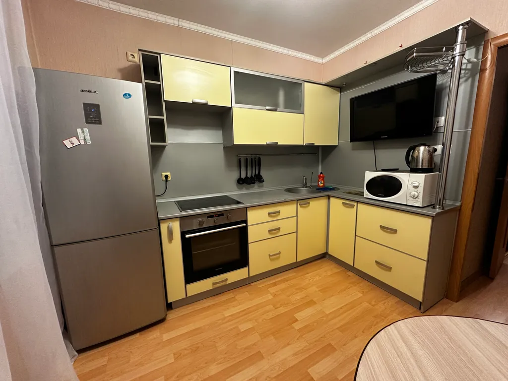 Уютная квартира возле ТЦ и НКИ