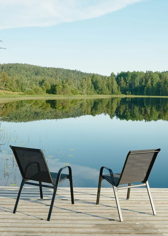 Уютный домик на берегу озера