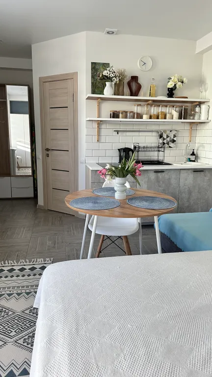 Студия с подогреваемым бассейном в клубном поселке