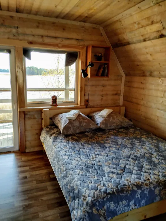 Домик на берегу залива Ладожского озера