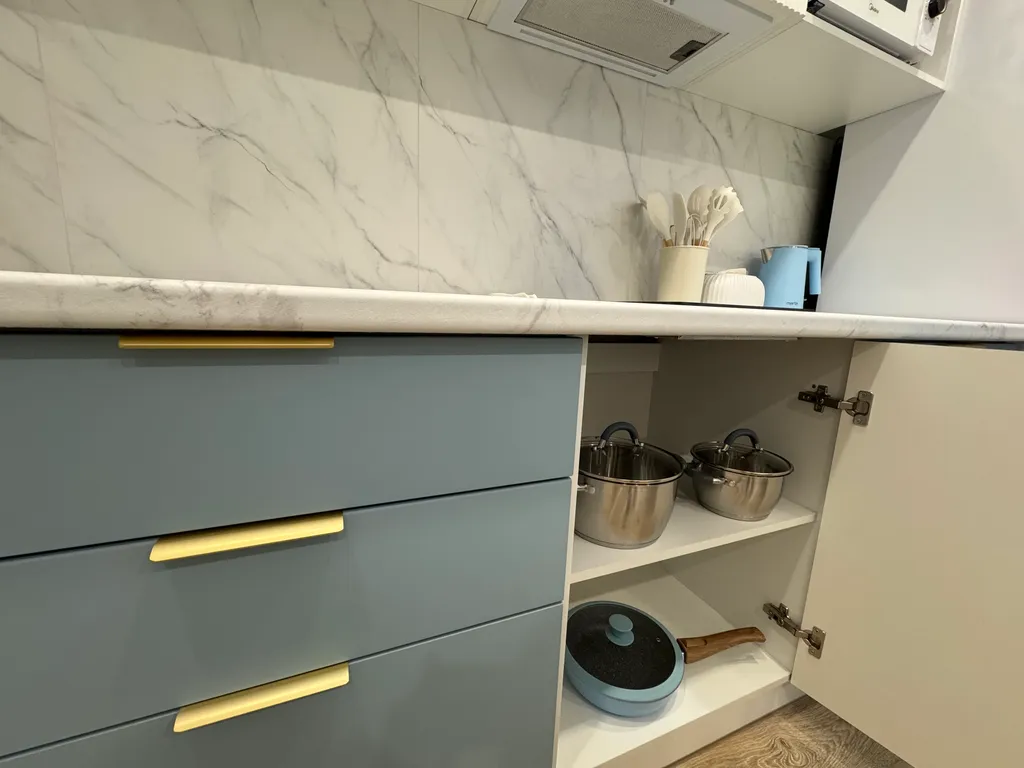 Видовая квартира с дизайнерским ремонтом на берегу реки в белых росах