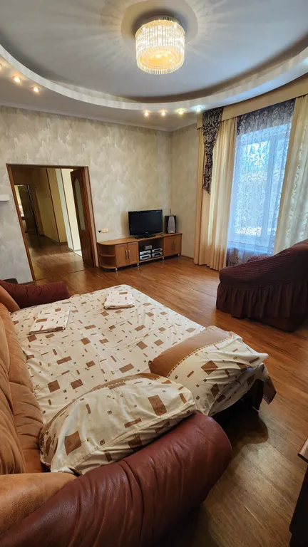 Дом с отдельным двором рядом с Театральной площадью