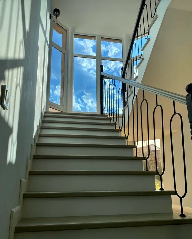 Уютный дом у моря в черте города