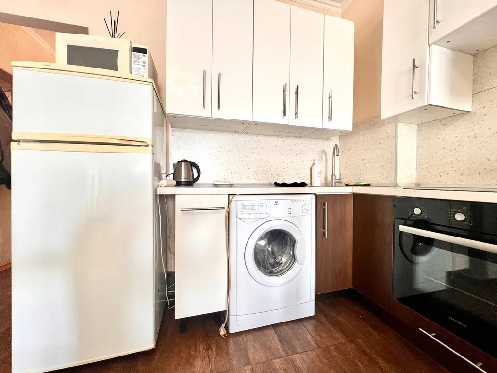 Квартира Уютная светлая студия, центр, ТЦ Вояж, парковка, кафе, аквапарк источник — Тюмень