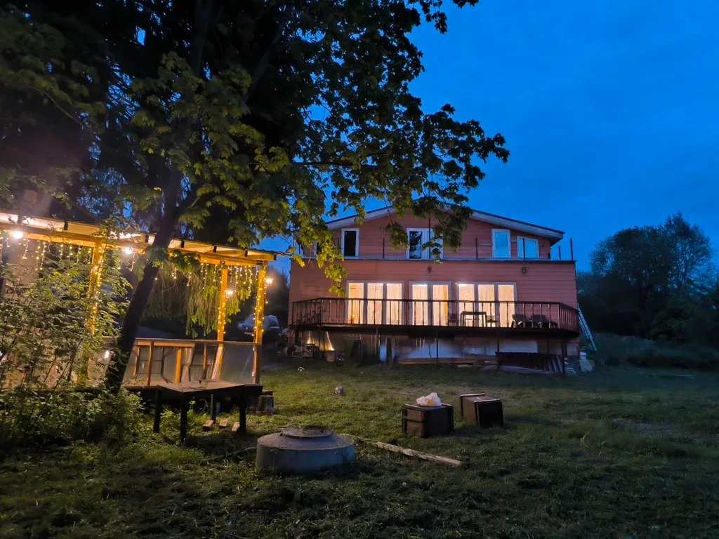 Дом на берегу озера, на первой линии