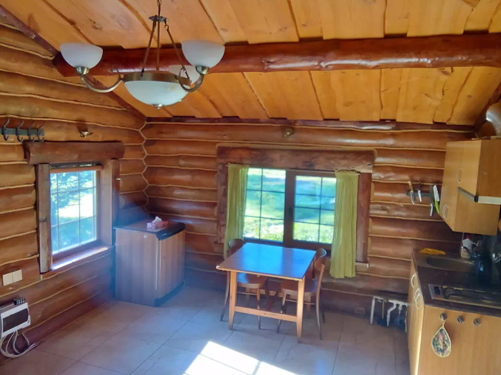 Уютный домик на берегу речки