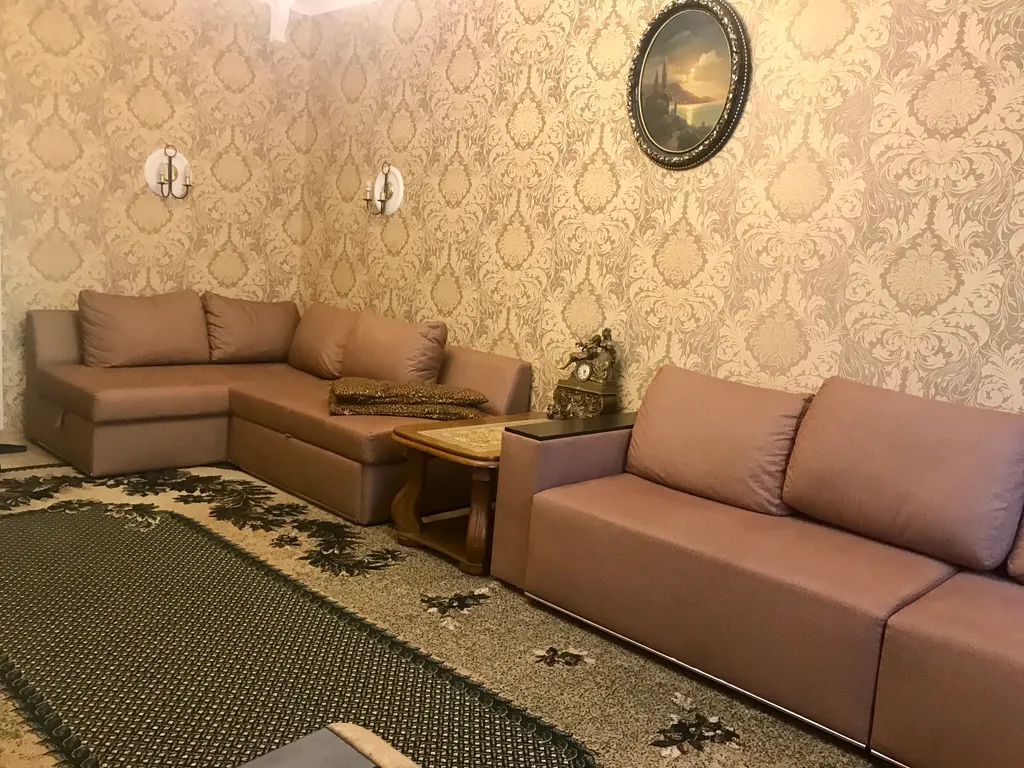 Крупногабаритная двушка с отдельным входом в центре, парковка