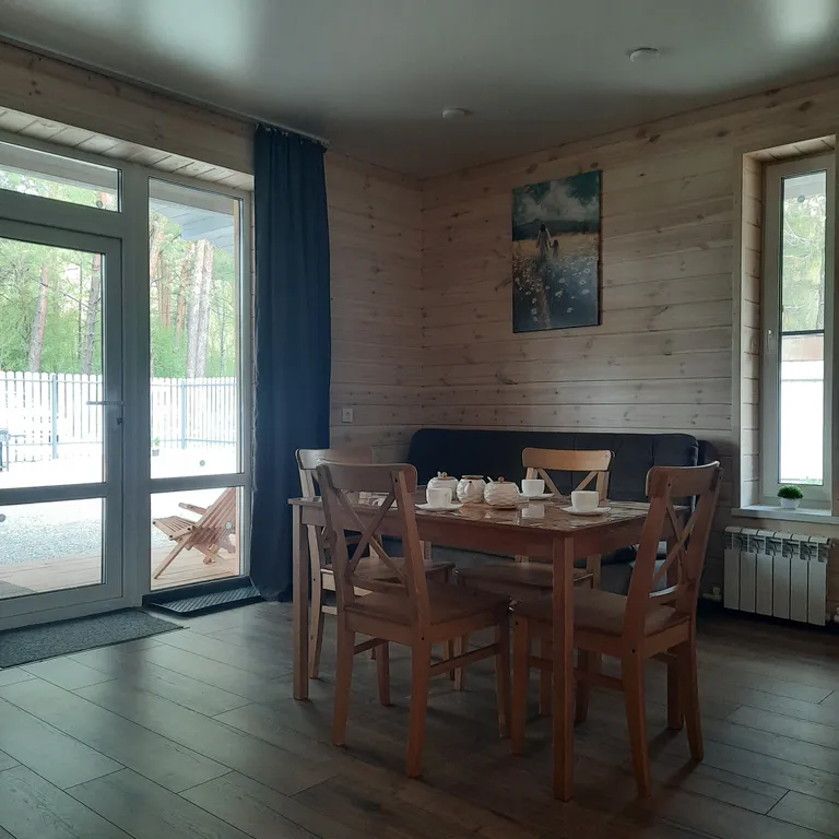 Гостевой дом в сосновом лесу в 15 минутах от курорта Манжерок