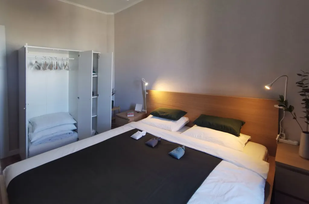 Оснащенная для отдыха и работы квартира около берега Байкала