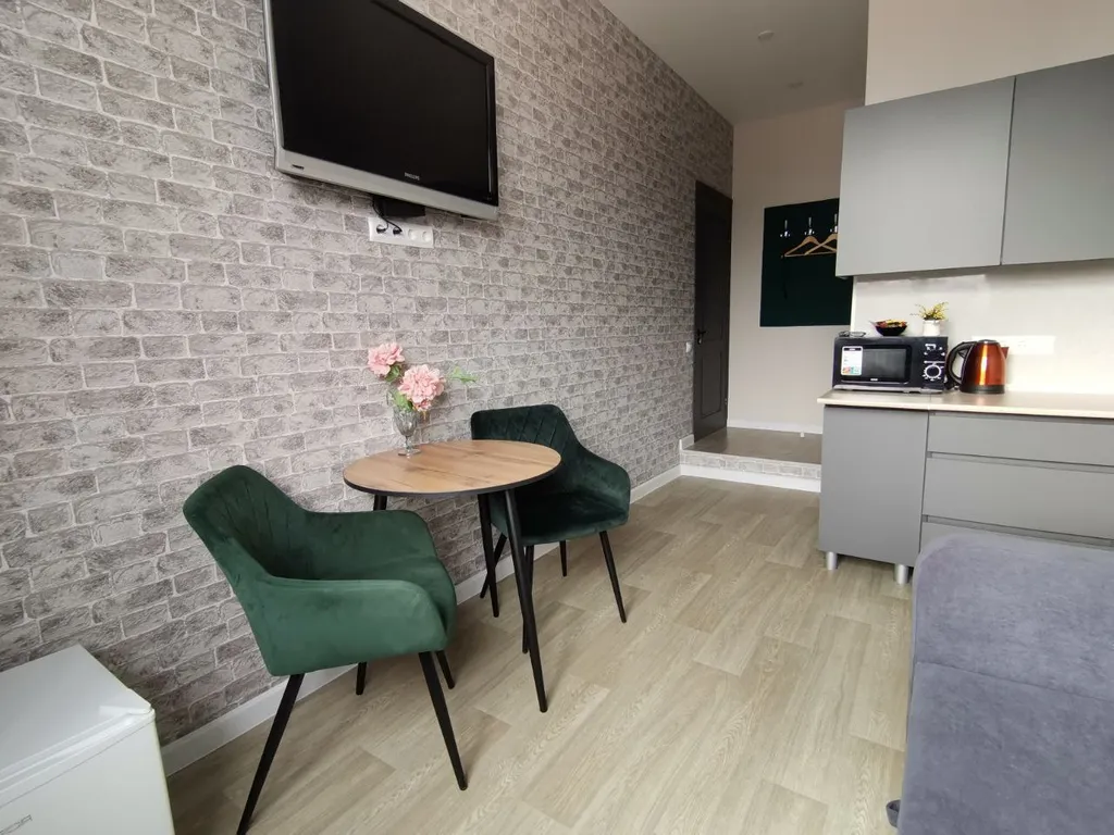 Студия с высокими потолками (3 метра) и чистым подъездом