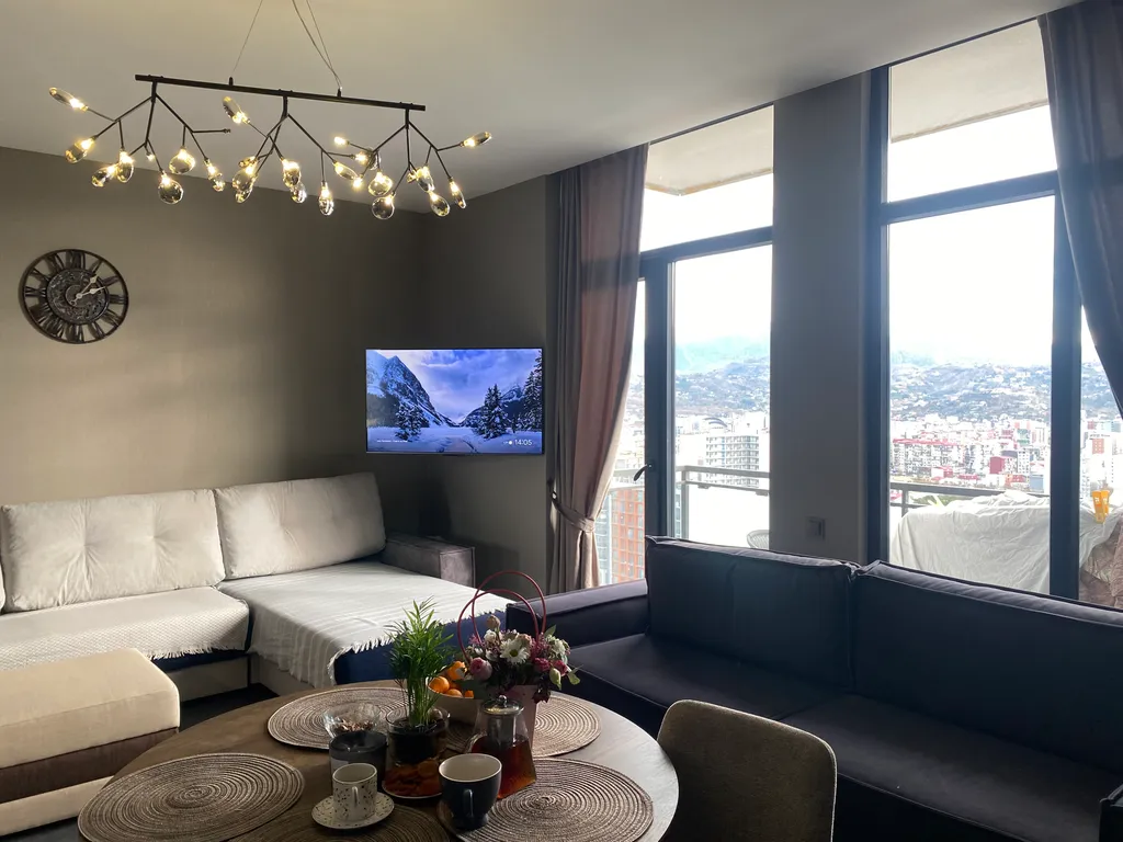 Большая высокая светлая студия на 26 этаже