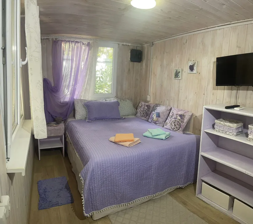 Дача с двориком и с кухней