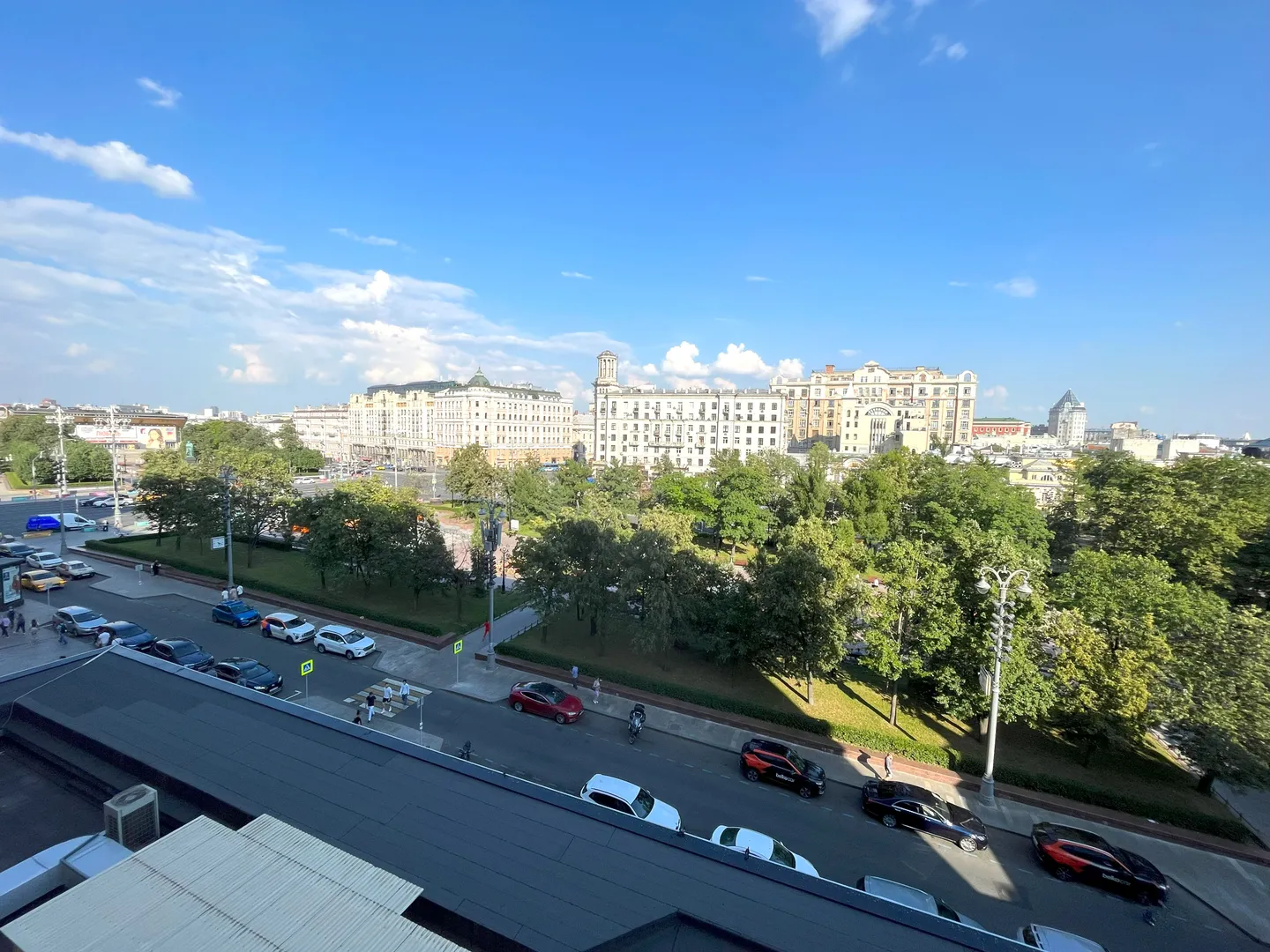 Вид из второй спальни в сторону Пушкинской площади