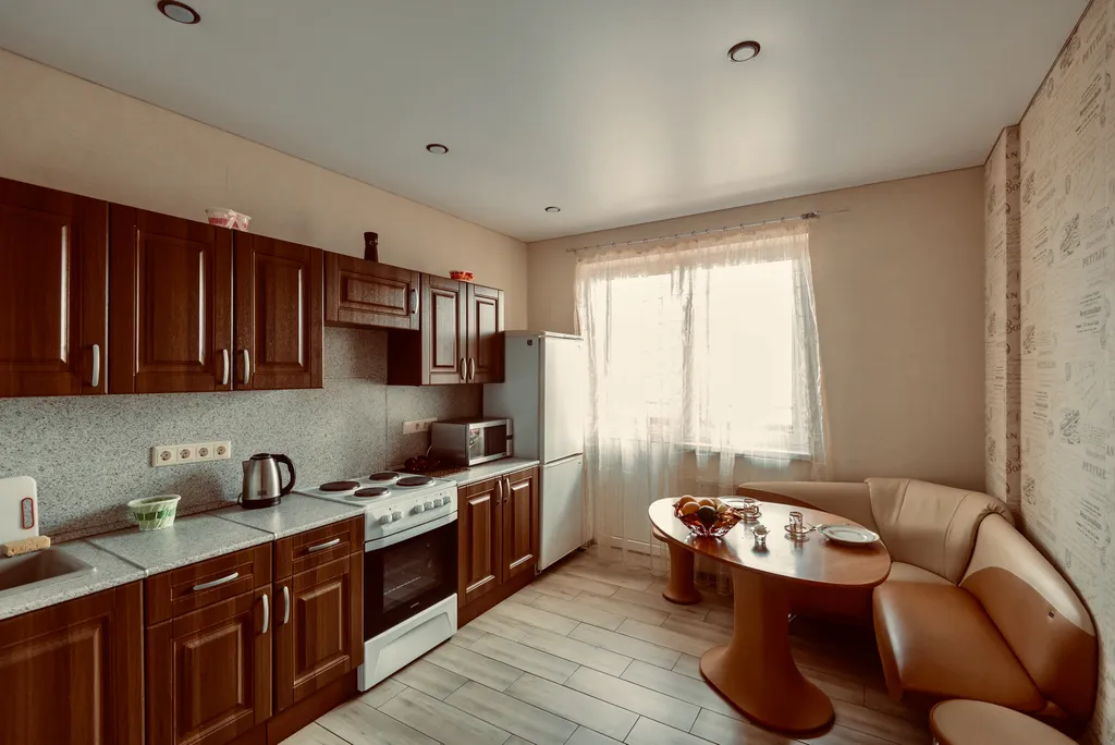 Новая квартира с большой круглой кроватью