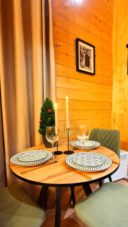 Дом Бархат с горячей купелью и панорамным видом на лесной склон