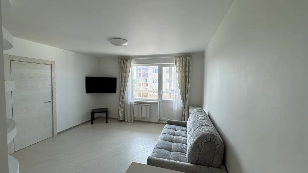 Светлые апартаменты в центре города с видом на озеро