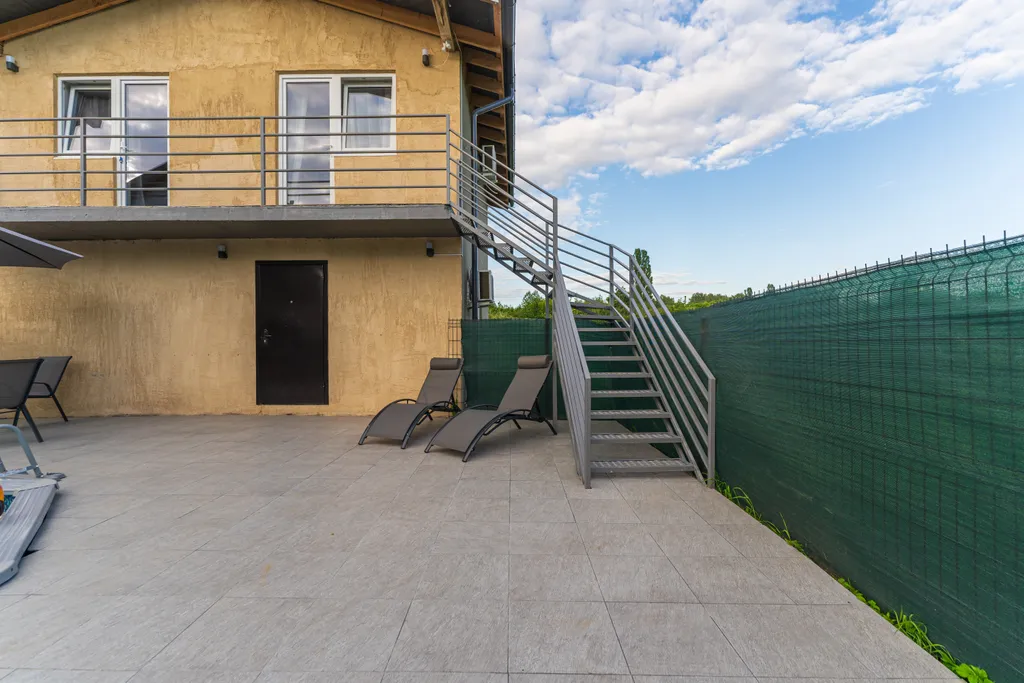 Дом с баней и бассейном