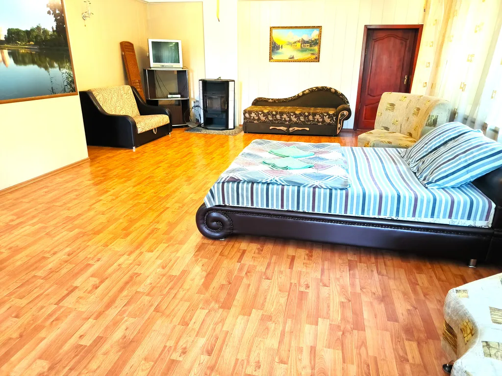 Большая студия со своим двориком