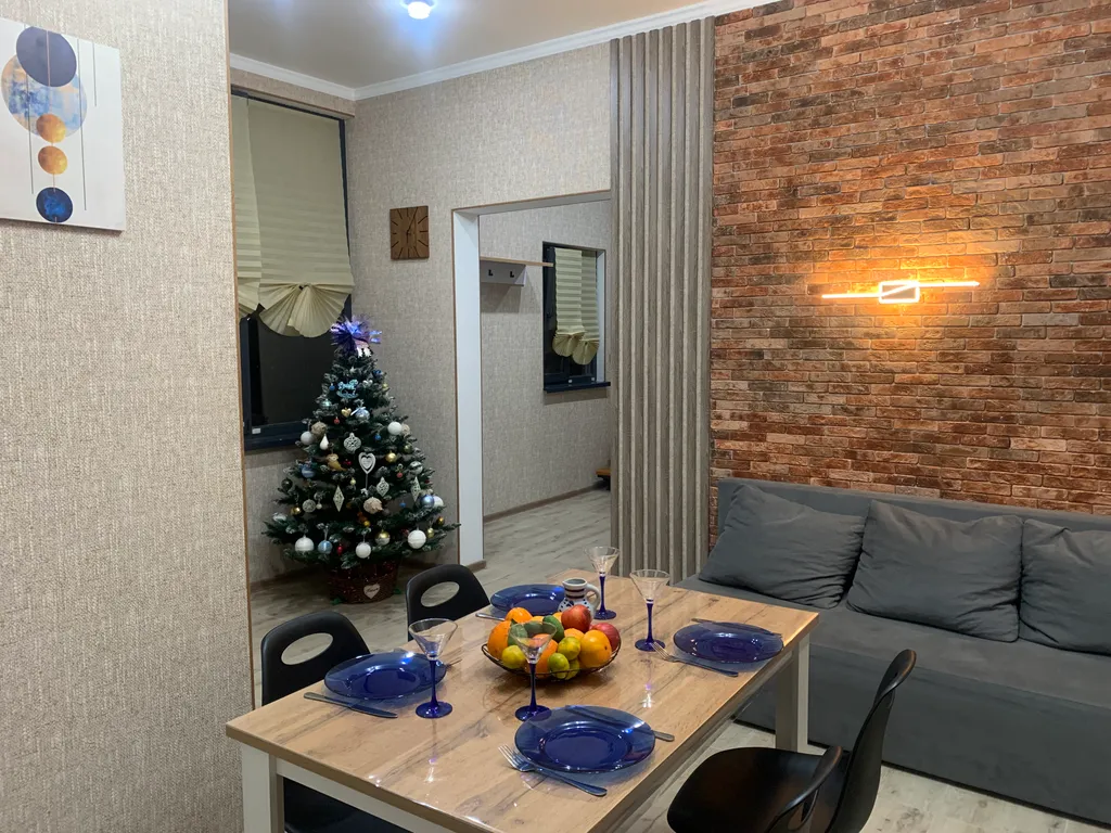 Коттедж Комфортабельный дом с бассейном с видом на горы — аренда посуточно в Птицефабрика