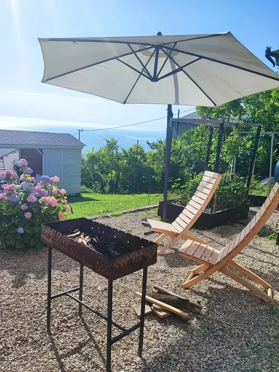 Коттедж Четырёхместный номер с видом на море — Гагра