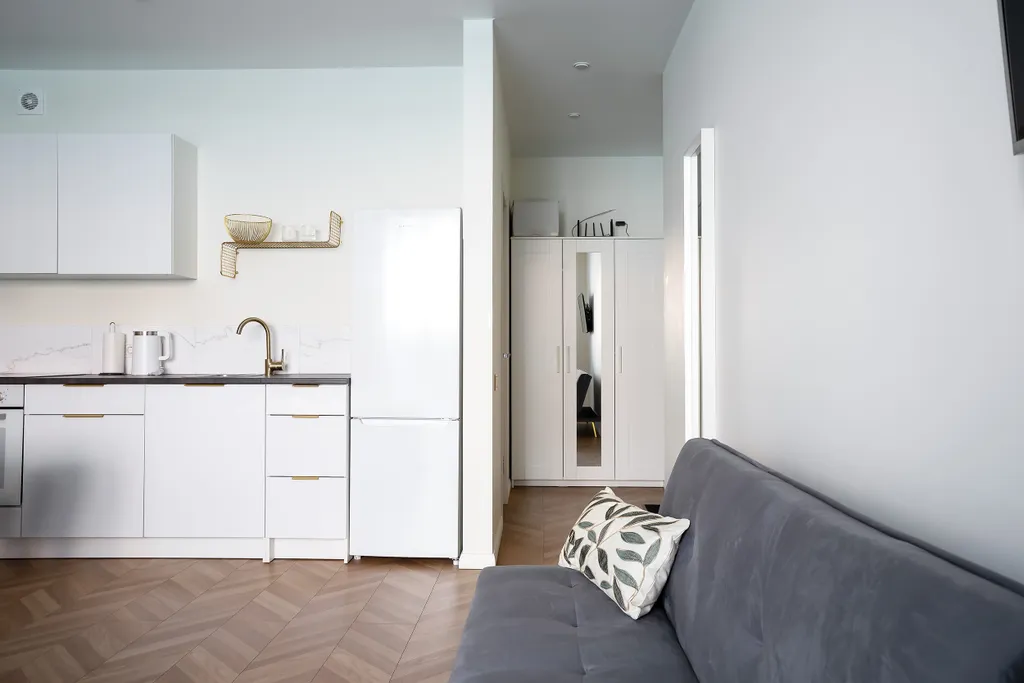 Роскошная студия Золотая с качелью и ванной