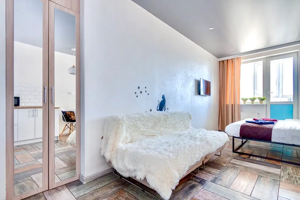 Уютная студия с большой лоджией в доме бизнес-класса