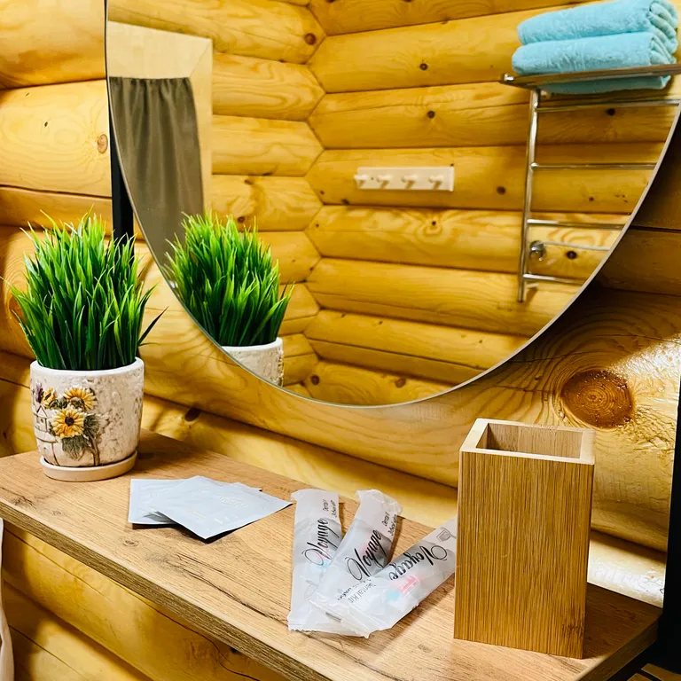 Бревенчатый 2-х этажный коттедж