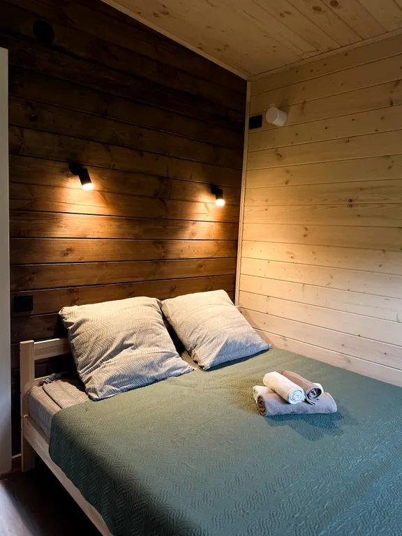 Дом в лесу с сауной в стиле барнхаус