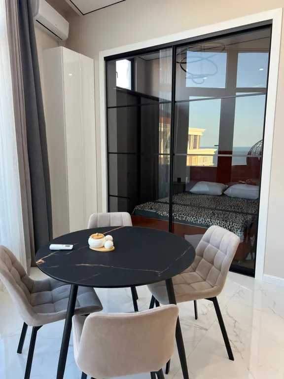 Квартира с личной террасой и видом на море