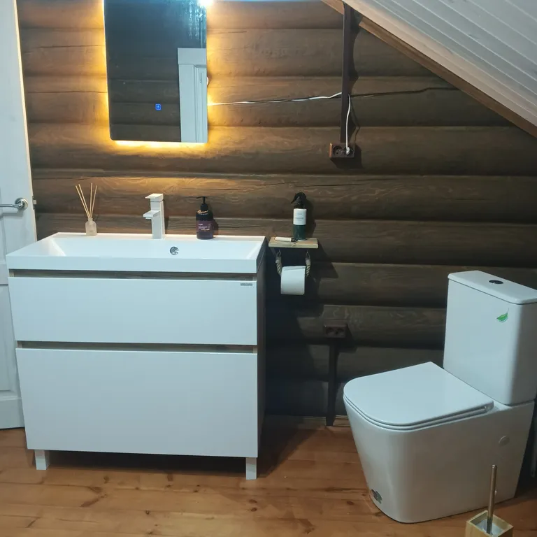 Уютный домик возле озера