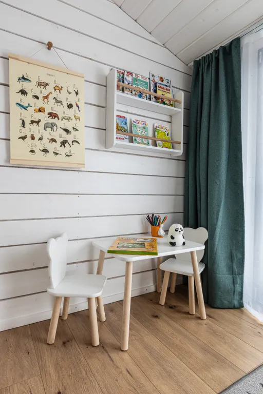 Новый панорамный дом с лесом на участке