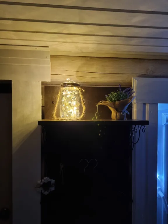 Уютный домик в лесу у пруда