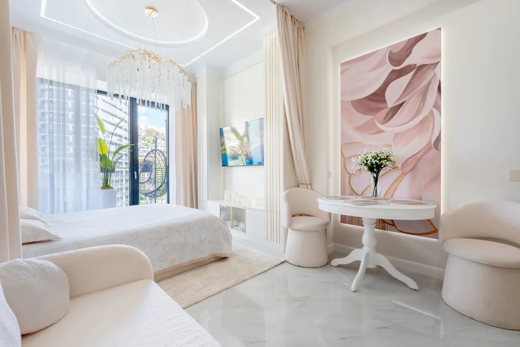 Студия с мозаичным панно в ЖК Актер Гэлакси