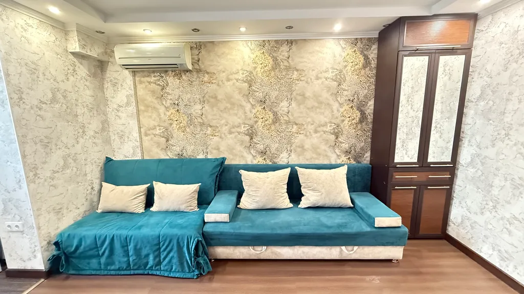 Комфортная 2-к квартира с камином на 50 лет ВЛКСМ