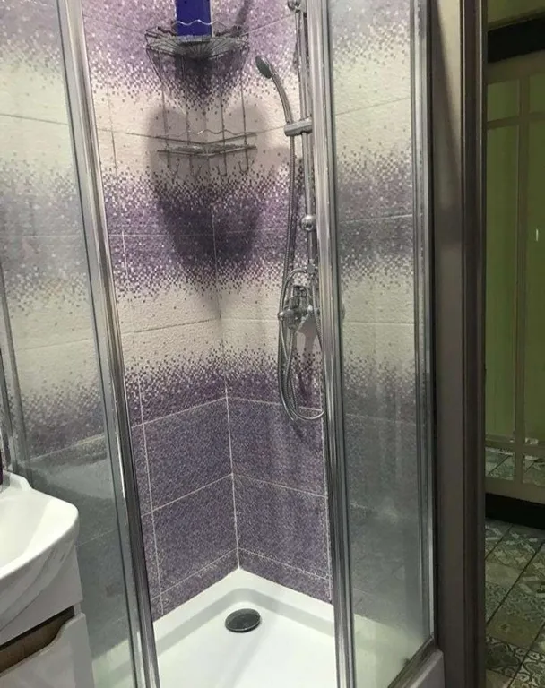 Студия с изумительным видом из окна на реку и горы