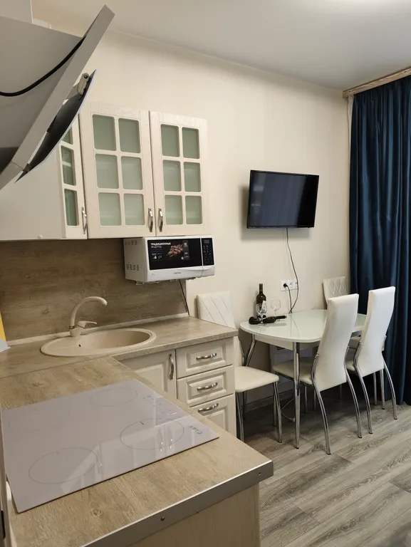 Уютная квартира в предгорье - окна на бассейн