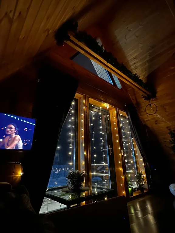 Дом А-фрейм треугольный шалаш в стиле логисты баней и купелью