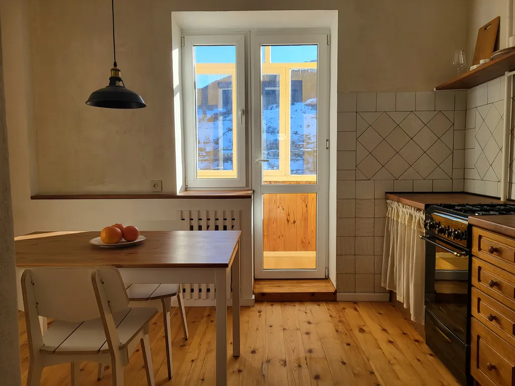 Квартира с видом на реку и горы