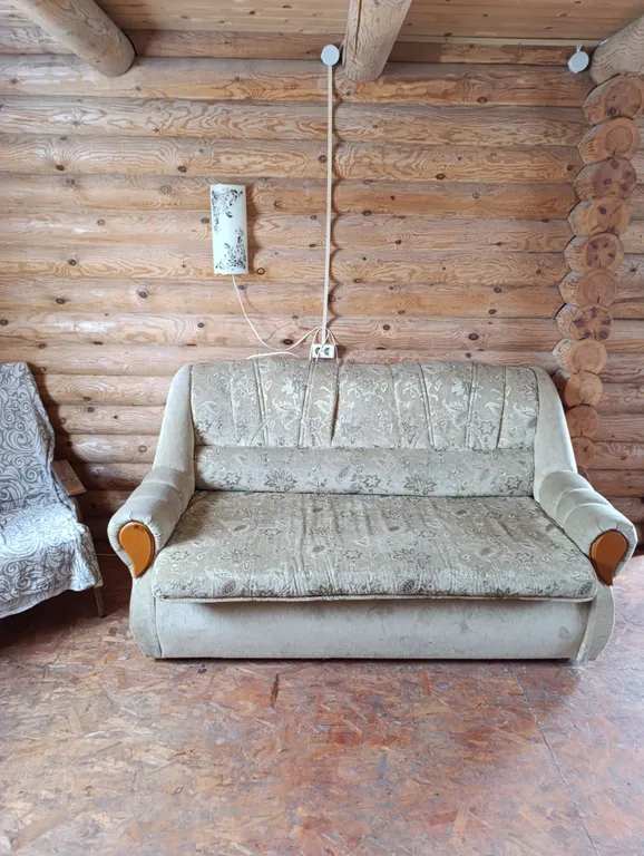 Домик на берегу озера