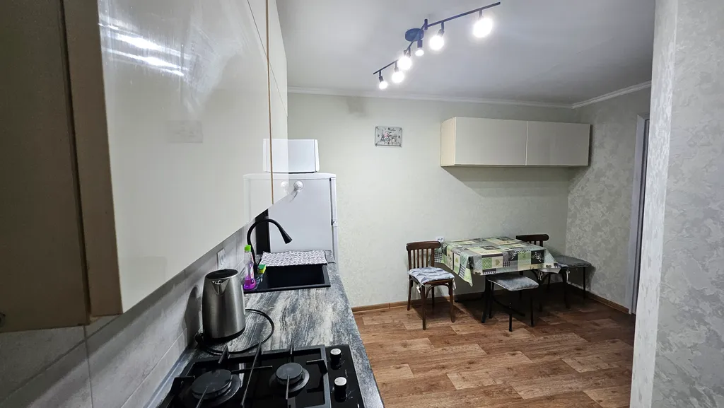 Часть дома со своей кухней