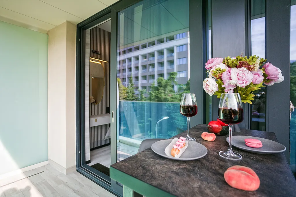 1-комнатная квартира с террасой на парк у моря со своим бассейном на пляже