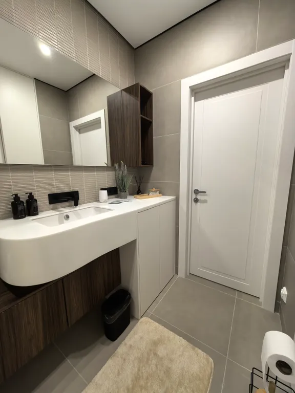 Выдающуюся квартира с дизайнерским ремонтом в центре города