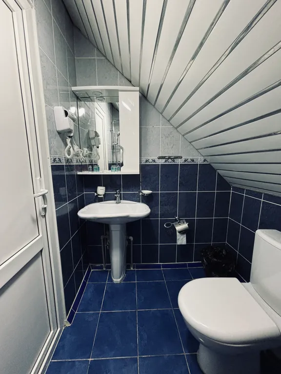 Улучшенный трёхместный деревянный, мансардный номер