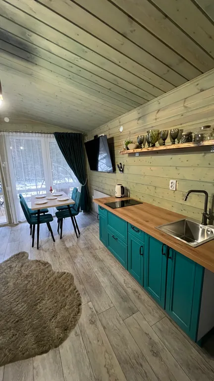 Коттедж с видом на реку и горы (4)