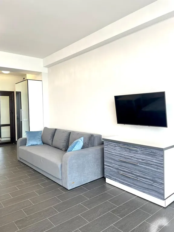 Эллинг на берегу моря