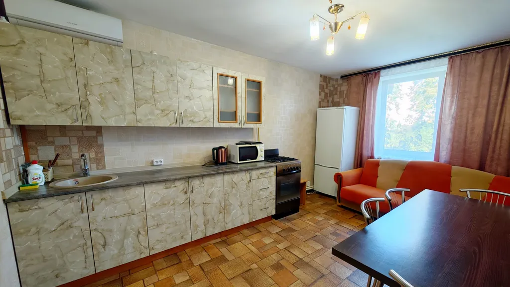 Золотые апартаменты полулюкс с 2 спальнями, кондиционером, кухней, ван