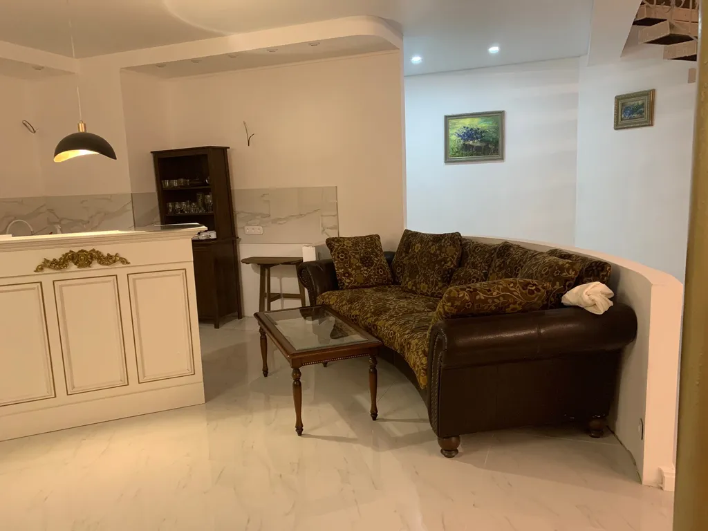 Дом в шаговой доступности от метро